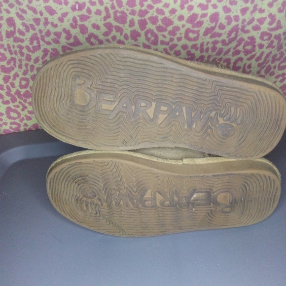 Bearpaw Girls Emma Short Mushroom Suede Shearling-lined Boots - Picture 12 of 14